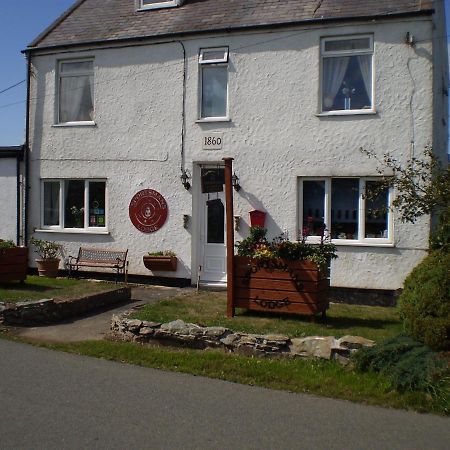 Sportsmans Lodge Bed And Breakfast Amlwch Bagian luar foto