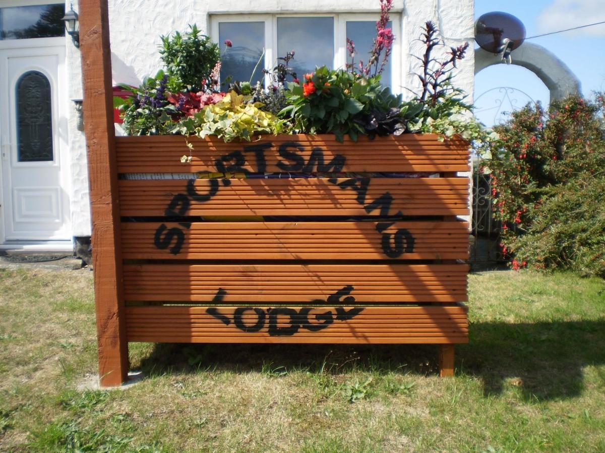 Sportsmans Lodge Bed And Breakfast Amlwch Bagian luar foto