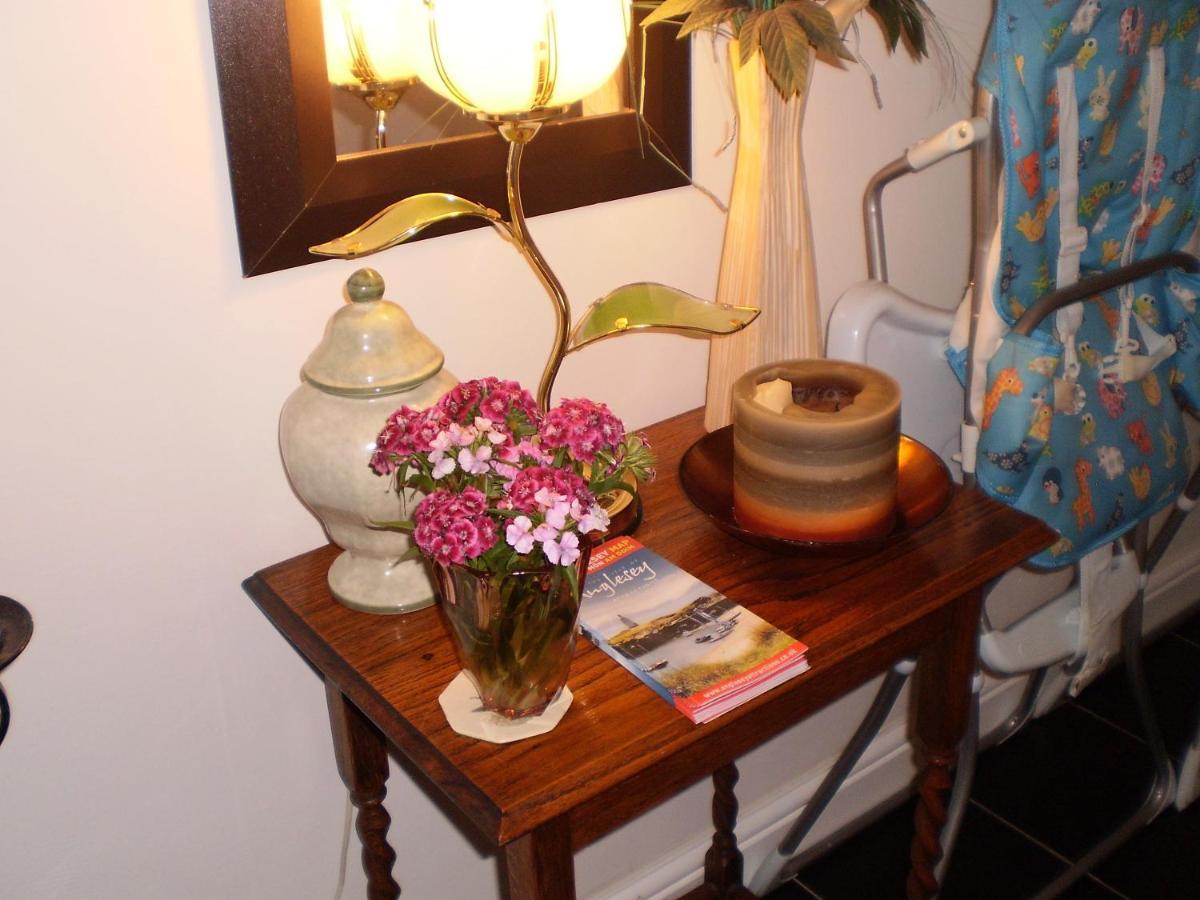 Sportsmans Lodge Bed And Breakfast Amlwch Bagian luar foto