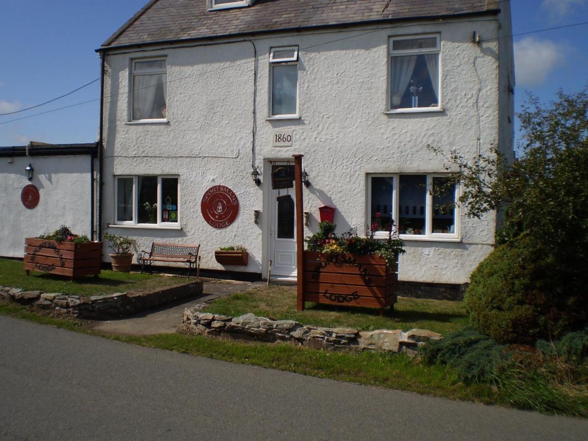 Sportsmans Lodge Bed And Breakfast Amlwch Bagian luar foto