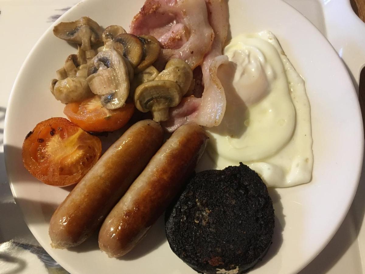 Sportsmans Lodge Bed And Breakfast Amlwch Bagian luar foto